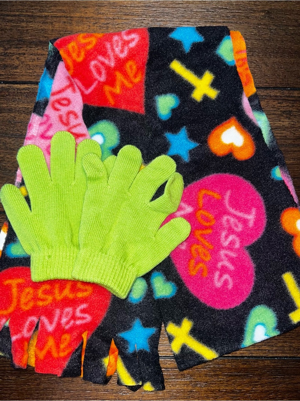Girl’s Scarf & Glove Set ‘Jesus Loves Me’
